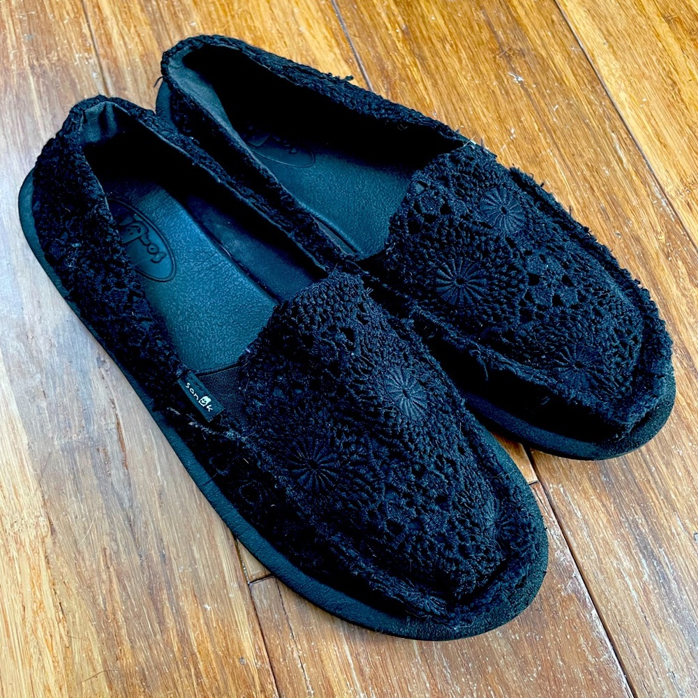 Woman’s Sanuk Black Crochet Shoes size 7
